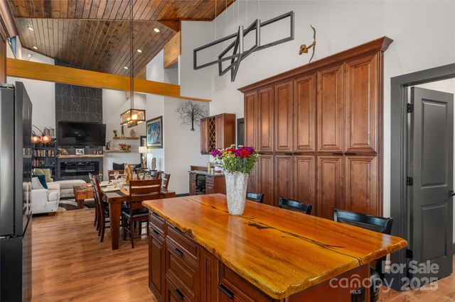 41 Ben Lippen School Road, Asheville, NC 28806