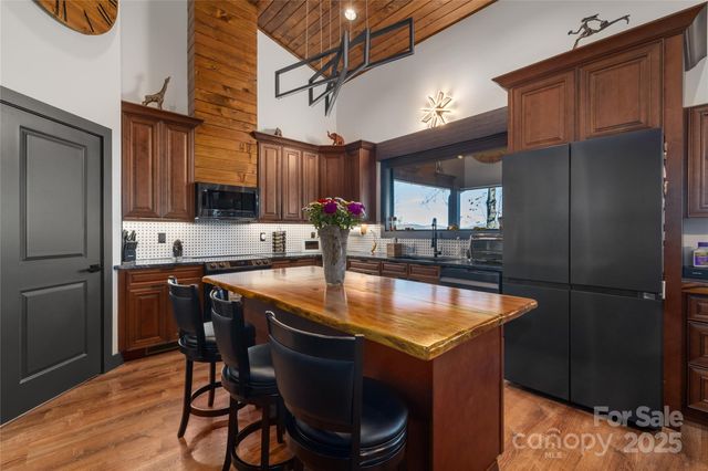 41 Ben Lippen School Road, Asheville, NC 28806