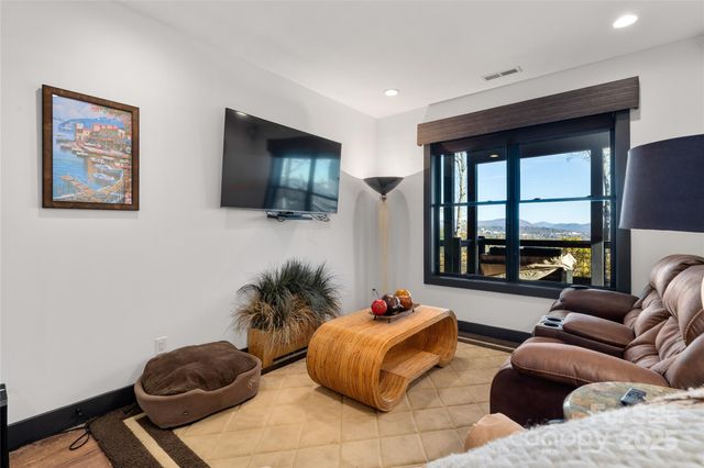 41 Ben Lippen School Road, Asheville, NC 28806