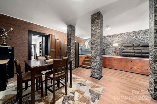 41 Ben Lippen School Road, Asheville, NC 28806