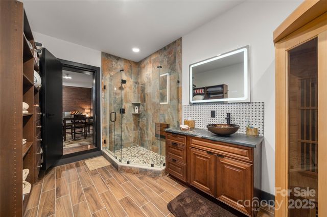 41 Ben Lippen School Road, Asheville, NC 28806