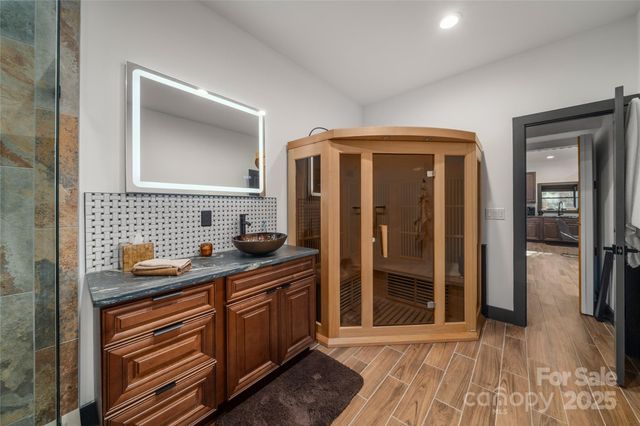 41 Ben Lippen School Road, Asheville, NC 28806