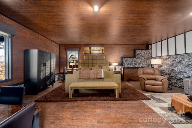 41 Ben Lippen School Road, Asheville, NC 28806