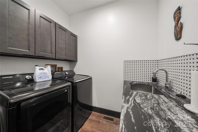 41 Ben Lippen School Road, Asheville, NC 28806