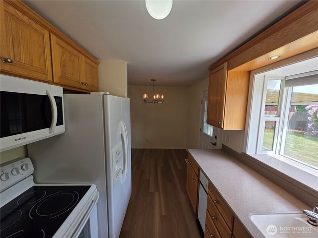 11211 SE 223rd Place, Kent, WA 98031