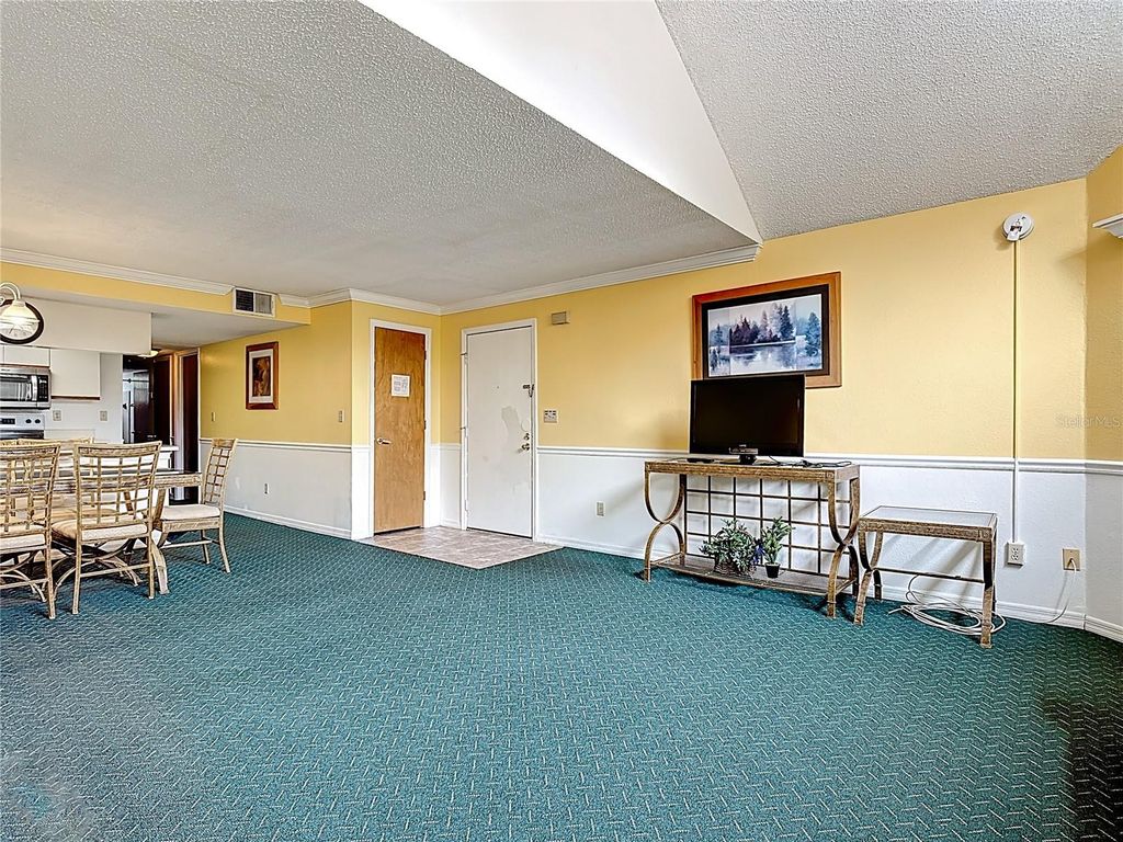 Image 5 of property listing at 2719 N POINCIANA BOULEVARD 185, Kissimmee, FL 34746