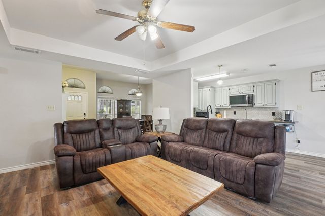 901 Wayne Trail, Azle, TX 76020