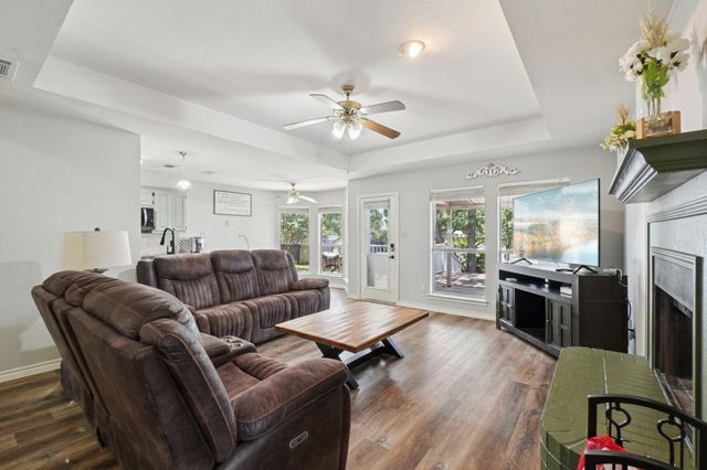 901 Wayne Trail, Azle, TX 76020