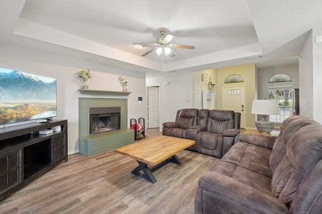 901 Wayne Trail, Azle, TX 76020