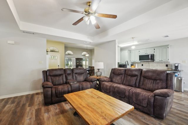 901 Wayne Trail, Azle, TX 76020