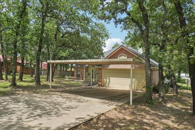 901 Wayne Trail, Azle, TX 76020