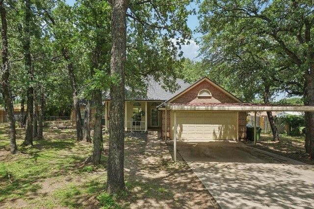 901 Wayne Trail, Azle, TX 76020
