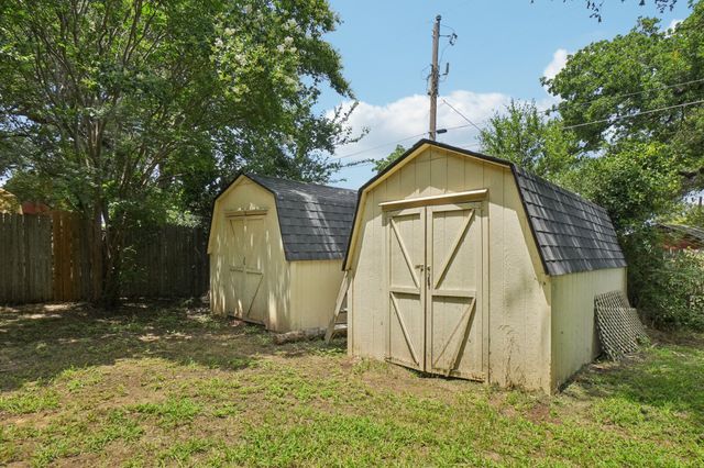 901 Wayne Trail, Azle, TX 76020