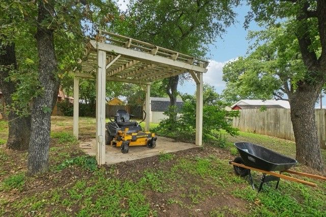 901 Wayne Trail, Azle, TX 76020