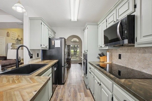 901 Wayne Trail, Azle, TX 76020