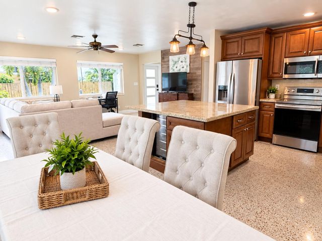 601 SE 3RD Avenue, Delray Beach, FL 33483