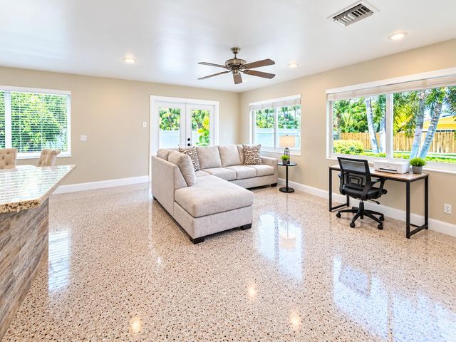 601 SE 3RD Avenue, Delray Beach, FL 33483