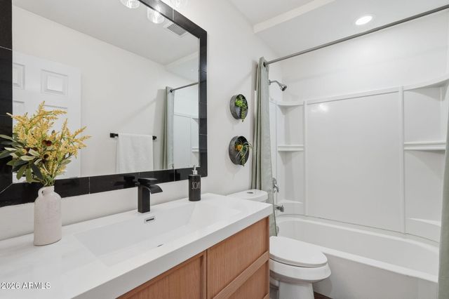 1625 W ORANGEWOOD Avenue, Phoenix, AZ 85021