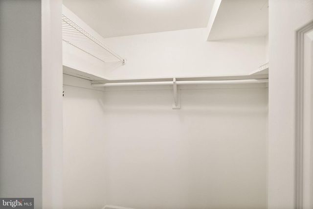 5250 Valley Forge Dr Apt 108, Alexandria, VA 22304