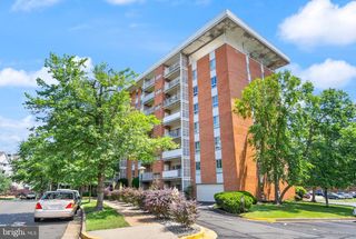 5250 Valley Forge Dr Apt 108, Alexandria, VA 22304