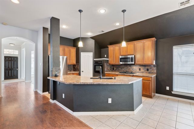 5541 Dunn Hill Drive, Fort Worth, TX 76137