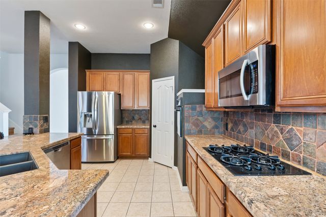 5541 Dunn Hill Drive, Fort Worth, TX 76137