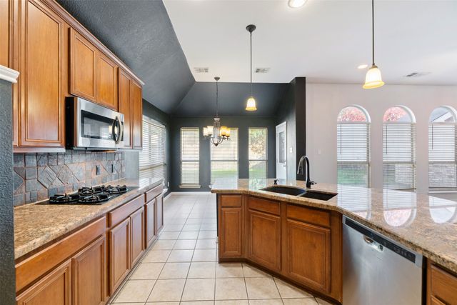 5541 Dunn Hill Drive, Fort Worth, TX 76137