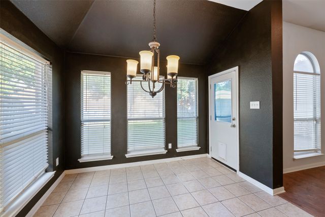 5541 Dunn Hill Drive, Fort Worth, TX 76137