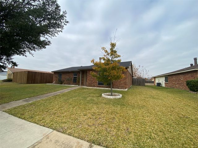 2018 Clark Trail, Grand Prairie, TX 75052