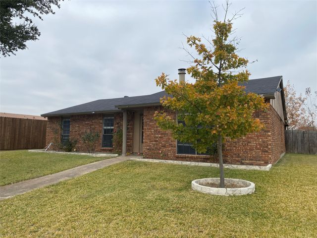 2018 Clark Trail, Grand Prairie, TX 75052