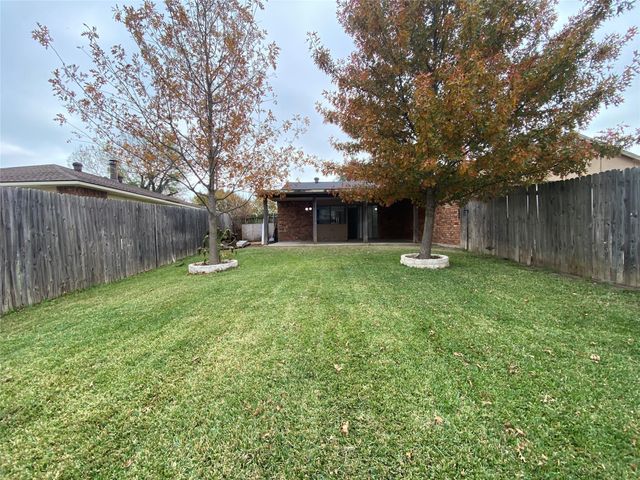2018 Clark Trail, Grand Prairie, TX 75052