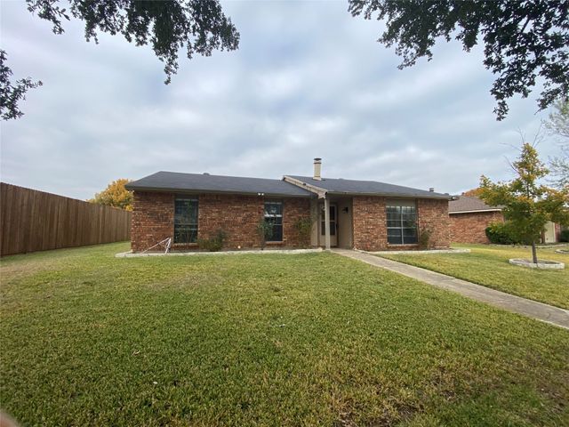 2018 Clark Trail, Grand Prairie, TX 75052
