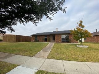 2018 Clark Trail, Grand Prairie, TX 75052