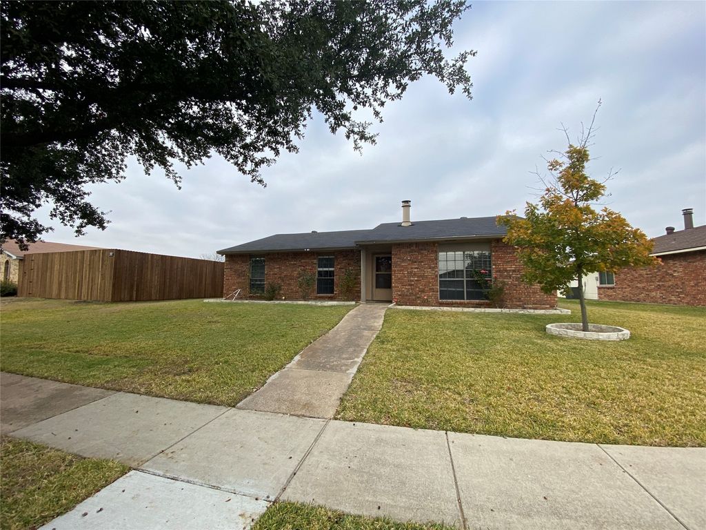 2018 Clark Trail, Grand Prairie, TX 75052