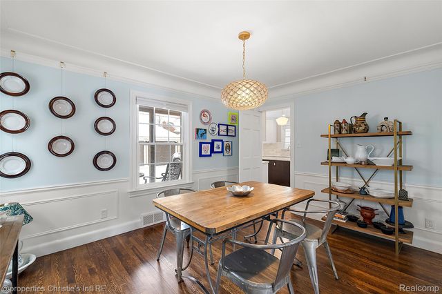 446 McKinley Avenue, Grosse Pointe Farms, MI 48236