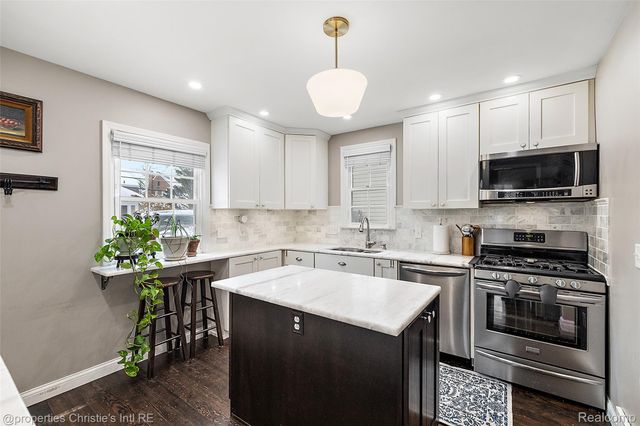 446 McKinley Avenue, Grosse Pointe Farms, MI 48236