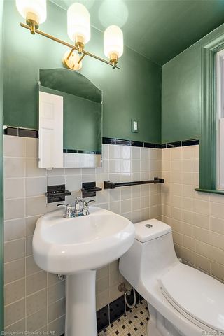 446 McKinley Avenue, Grosse Pointe Farms, MI 48236