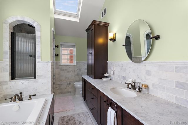 446 McKinley Avenue, Grosse Pointe Farms, MI 48236