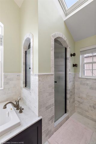 446 McKinley Avenue, Grosse Pointe Farms, MI 48236