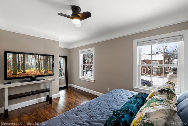 446 McKinley Avenue, Grosse Pointe Farms, MI 48236