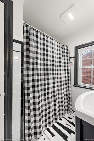 446 McKinley Avenue, Grosse Pointe Farms, MI 48236