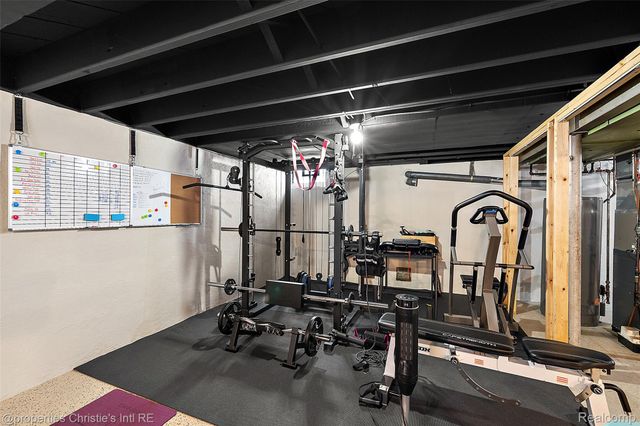 446 McKinley Avenue, Grosse Pointe Farms, MI 48236