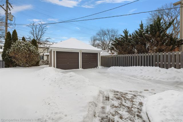 446 McKinley Avenue, Grosse Pointe Farms, MI 48236