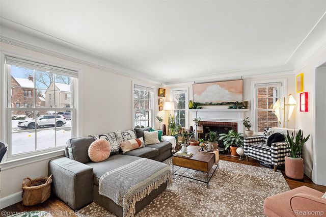 446 McKinley Avenue, Grosse Pointe Farms, MI 48236