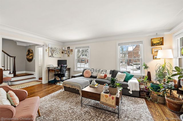 446 McKinley Avenue, Grosse Pointe Farms, MI 48236