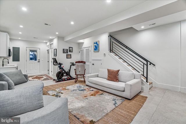 522 NW TAYLOR ST NW, Washington, DC 20011