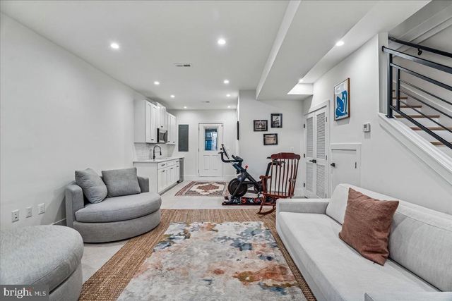 522 NW TAYLOR ST NW, Washington, DC 20011