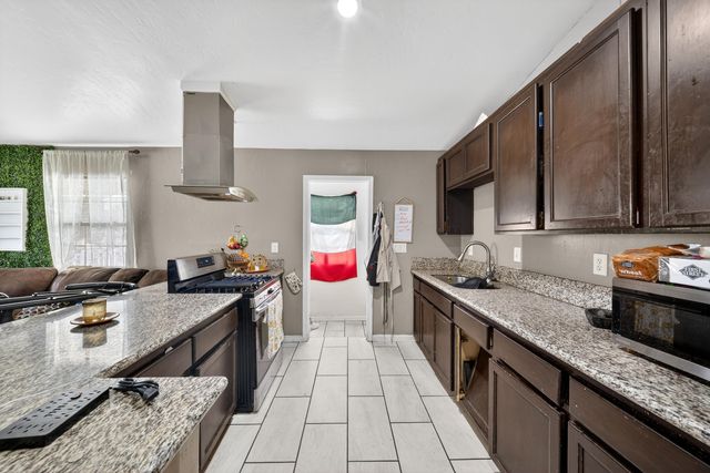 68-70 S Jaye Street, Porterville, CA 93257