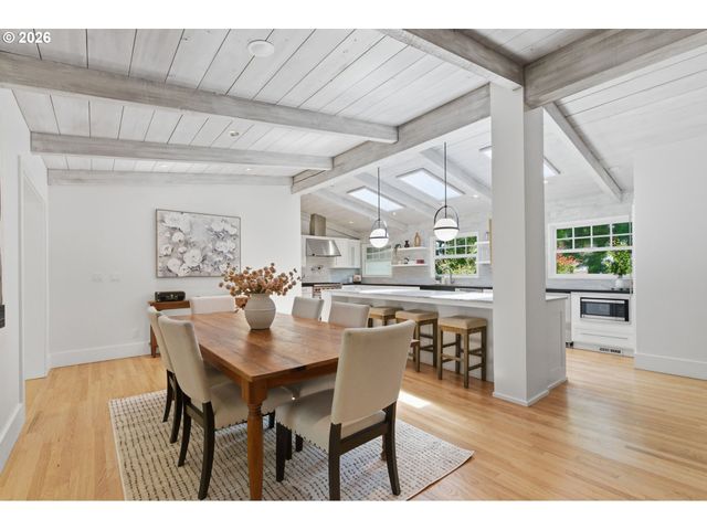 1051 SUNNINGDALE Rd, Lake Oswego, OR 97034