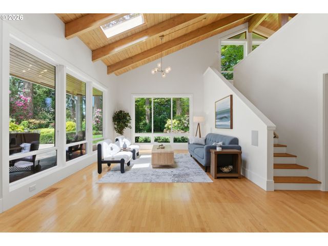 1051 SUNNINGDALE Rd, Lake Oswego, OR 97034